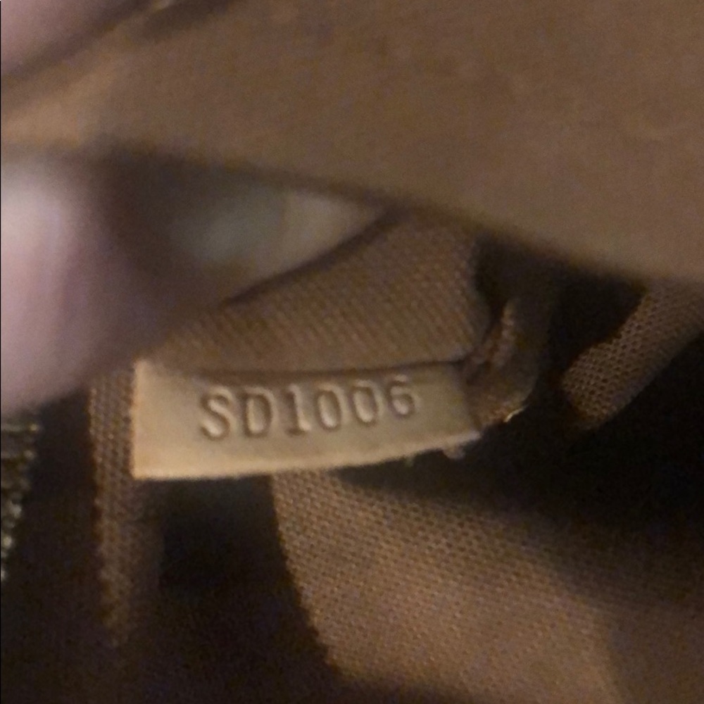 Louis Vuitton Lock It Sachel - Picture 5 of 5